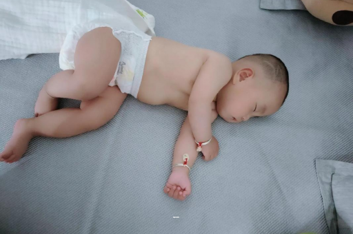 黔东宝宝突然很多眼屎